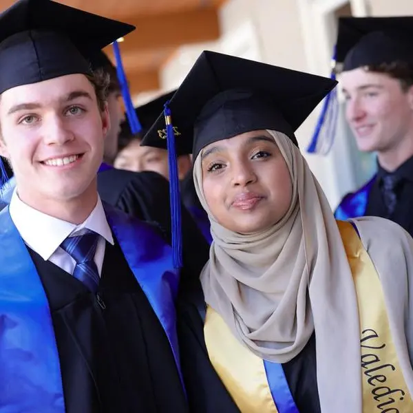 تتشارك مجموعة بروكس التعليمية ومجموعة العقول المستنيرة لإطلاق العنان لإمكانات الطلاب في الشرق الأوسط