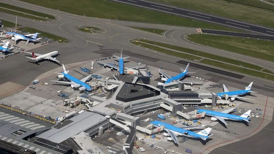 Airlines suspend Middle East flights