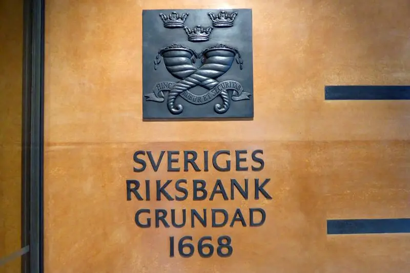 Inflation, crown worries mean Swedish cbank may hike again, minutes show