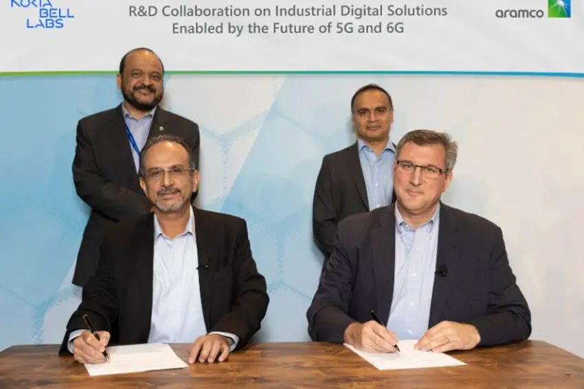 Nabil Nuaim, Sr. VP of Aramco Digital & Information Technology, and Thierry E. Klein, President of Bell Labs Solutions Research at Nokia, signing the agreement. Image Courtesy: Nokia