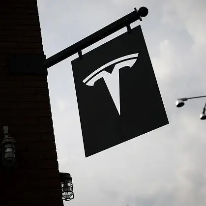 تسلا تفتتح رسميًا أول مركز لها في المملكة العربية السعودية – جدة