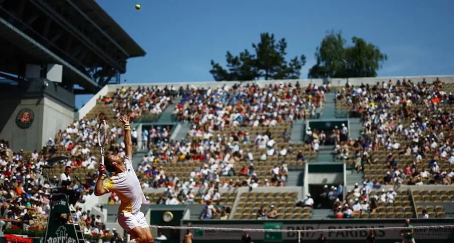 French Open starts under sunny skies at Roland Garros