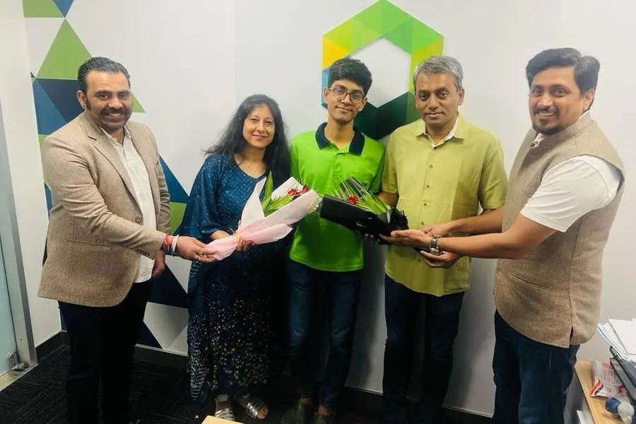 Yatharth Shah with his parents and Allen Overseas Staff. Image Courtesy: Allen Overseas