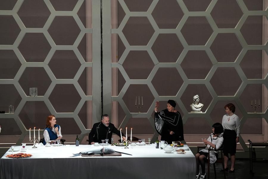 In de Belgische première-opera speelt Cassandra de rol van klimaatveranderingswetenschapper