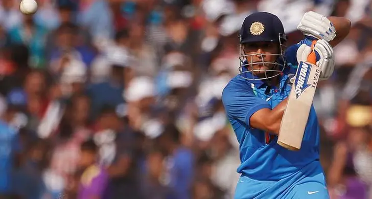 Dhoni hampered by knee injury, says Fleming