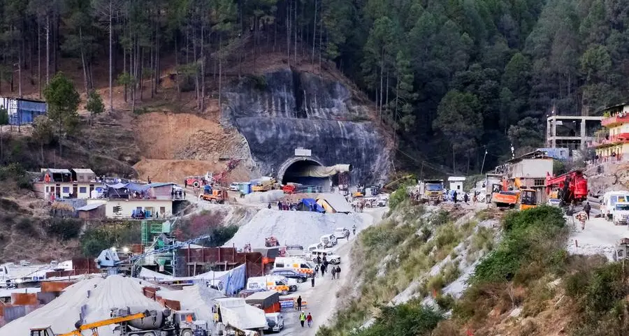 Drilling snags delay rescue of 41 men trapped in Indian tunnel