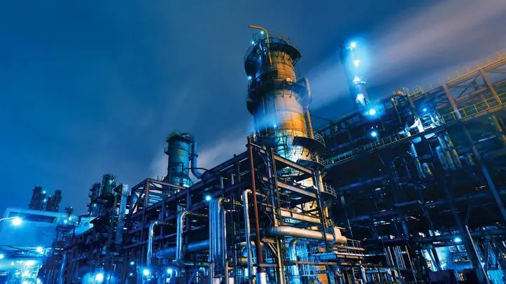 تطورات الحرب: تضرر شركات بتروكيماويات في البحرين وأبوظبي والكويت بعد استهدافات إيرانية