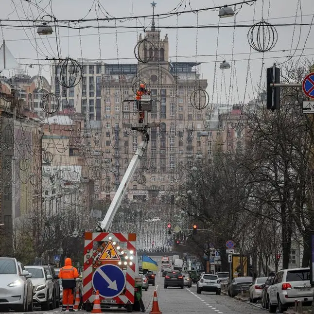 Spend less on Christmas, send difference to Ukrainians, pope urges