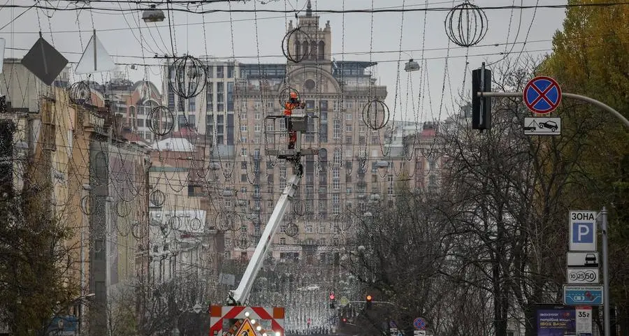 Spend less on Christmas, send difference to Ukrainians, pope urges