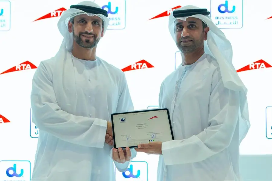 MoU signed by Mohammed Yousef Al Mudharreb, CEO, Corporate Technology Support Services Sector, RTA and Fahad Al Hassawi, Chief Executive Officer at du