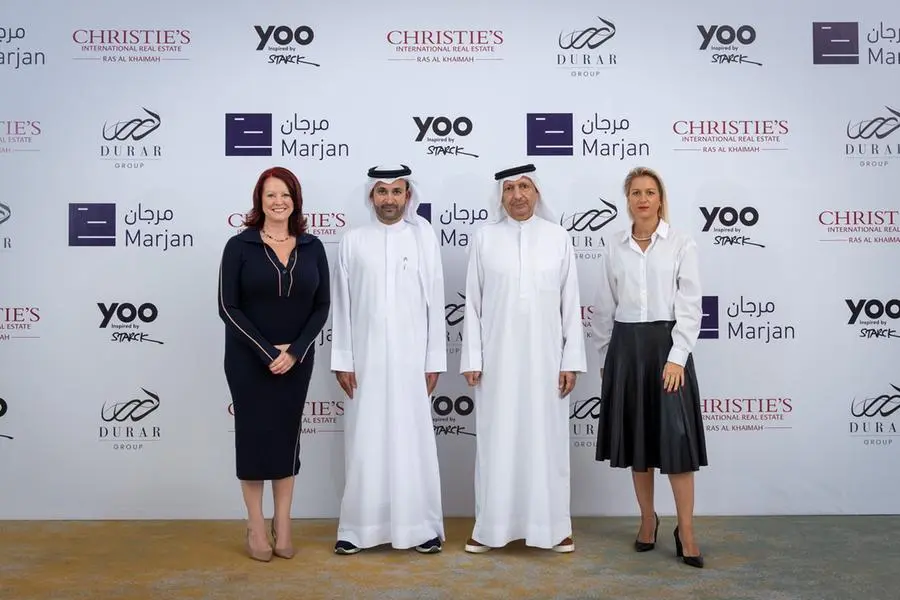 Arch. Abdulla Al Abdouli, Chief Executive Officer, Marjan and Ibrahim Al Habib, Chairman, DURAR at the signing. Image Courtesy: DURAR , Craig Strydom craigstrydom.net