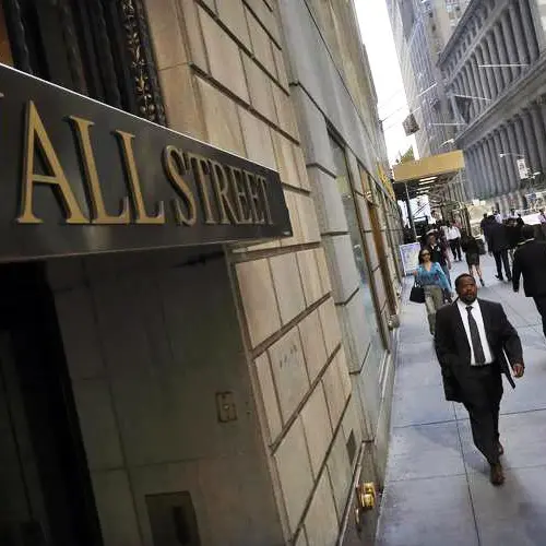 Wall Street bonuses fell 2% for 2023, New York Comptroller says