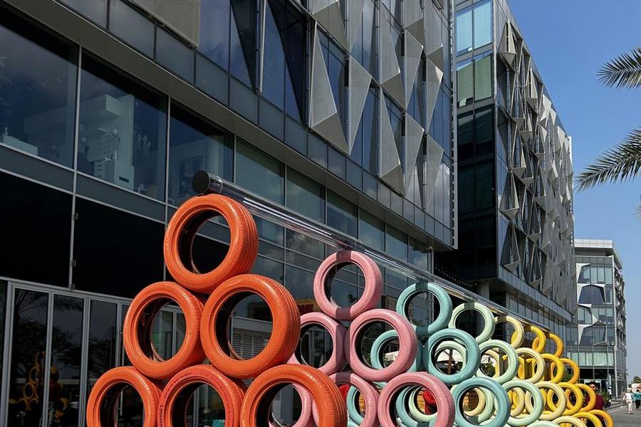 ’كونتيننتال‘ تستعمل مجددا الإطارات المهملة في عمل فني مبهر خلال ’أسبوع دبي للتصميم‘ ’كونتيننتال‘ تستعمل مجددا الإطارات المهملة في عمل فني مبهر خلال ’أسبوع دبي للتصميم‘