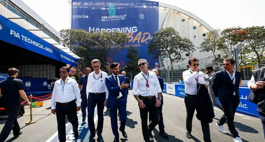 رئيس الاتحاد الدولي للسيارات محمد بن سليّم يزور السباق الهندي الأول لبطولة العالم فورمولا إي للاتحاد الدولي للسيارات في حيدر أباد