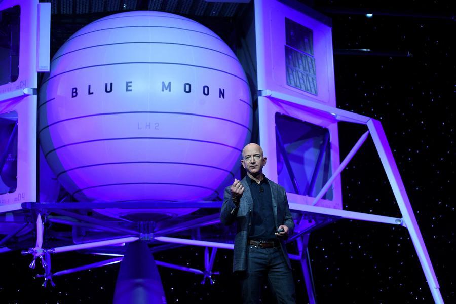 Bezos Blue Origin, aya iniş aracı inşa etmek için bir NASA sözleşmesini kazandı