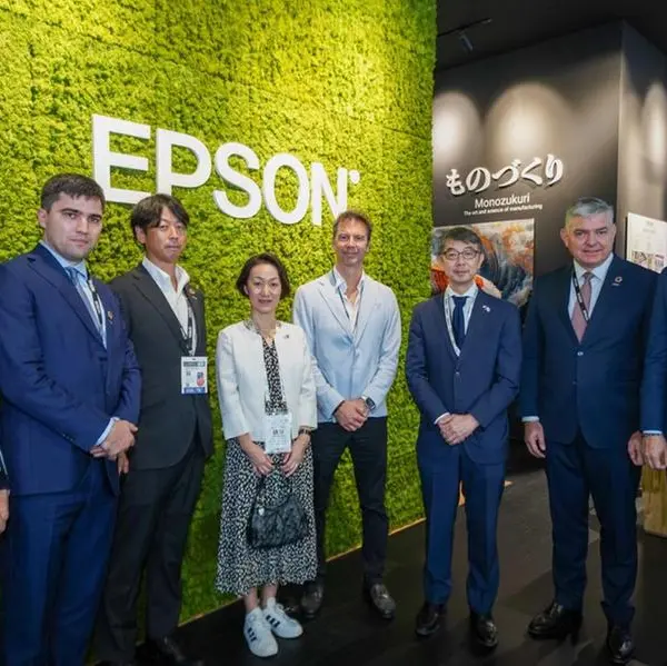 Consulate-General of Japan delegation visits Epson Stand at GITEX Global 2024