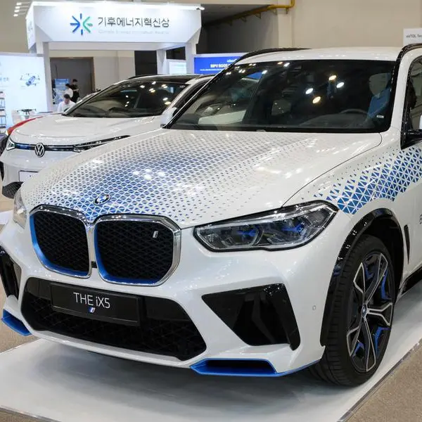 BMW eyes hydrogen-powered rollout in 2028, with Toyota help