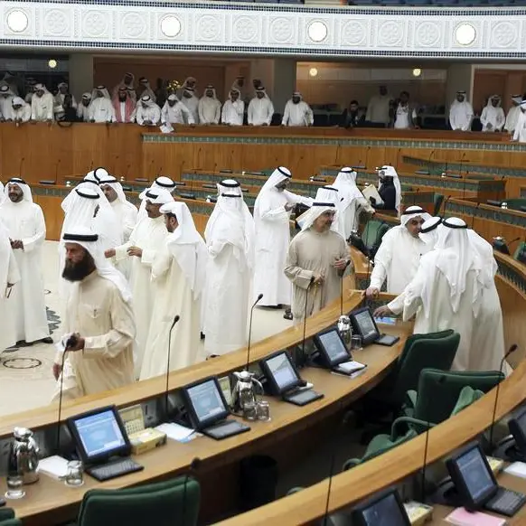 الكويت يدرس تعليق عمل مجلس الأمة بعد استقالة الحكومة