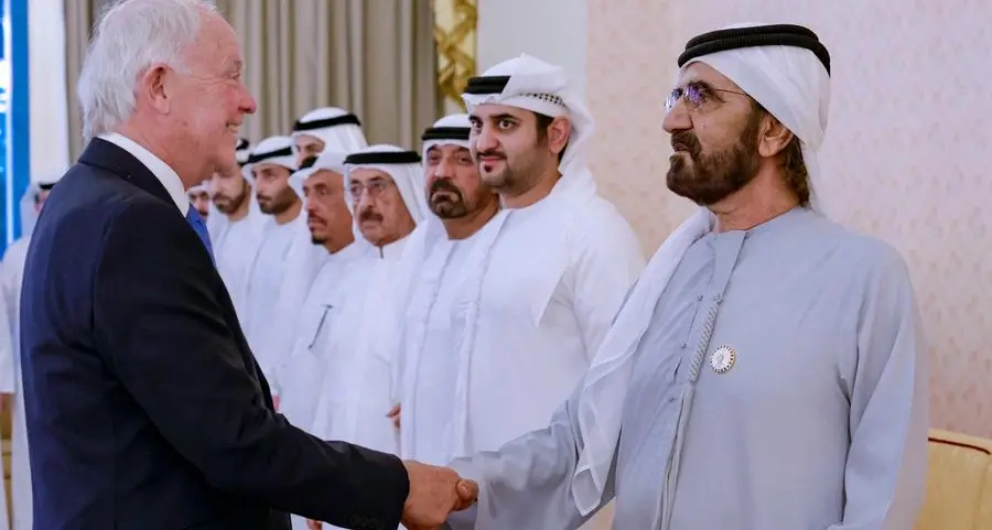 Mohammed bin Rashid meets with senior officials of Emirates Airline and Group