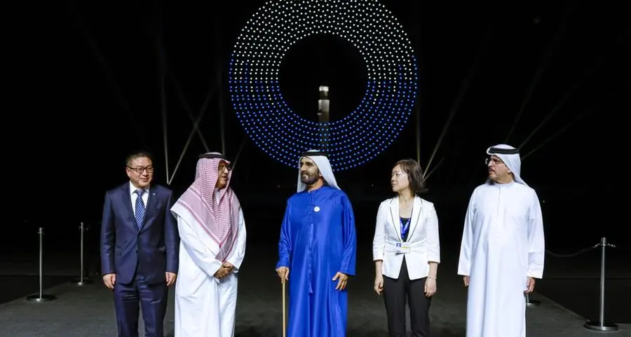 محمد بن راشد يدشن أكبر مشروع للطاقة الشمسية المركزة على مستوى العالم باستثمارات 15.78 مليار درهم