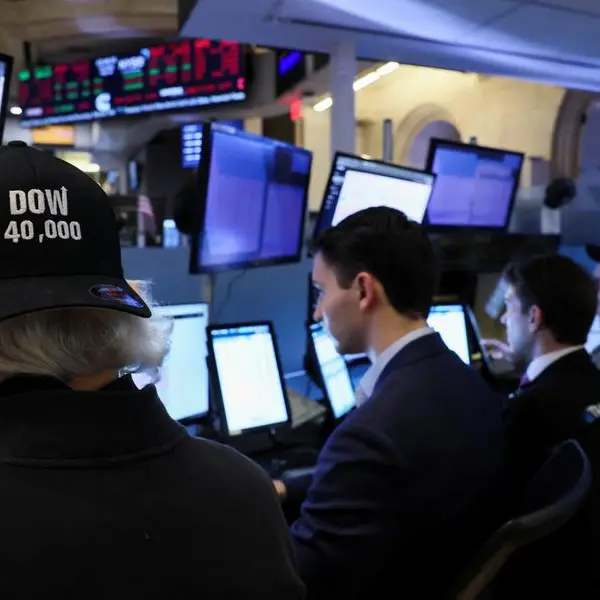 Stocks flop on feeble earnings reports, oil in the doldrums