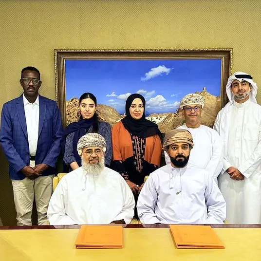 مركز الزبير لتطوير المؤسسات يسهل اتفاقية دراسة جدوى رائدة لأعلاف الأسماك المستدامة في عمان