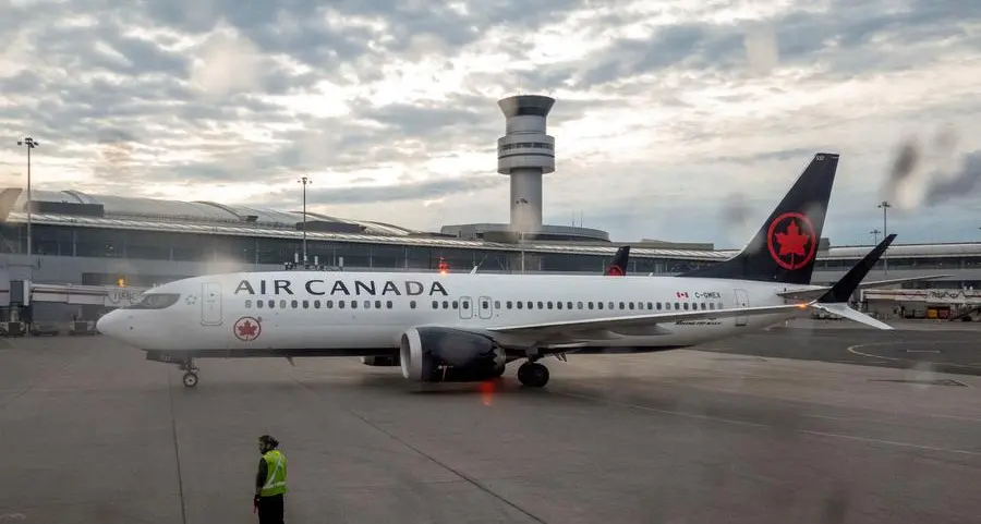 Air Canada adjusted loss narrows on solid travel demand