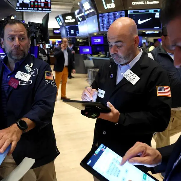 Stock markets drop on disappointing earnings