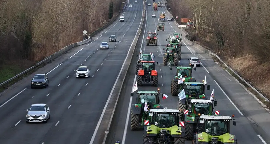 Protesting farmers start blocking motorways around Paris: AFP