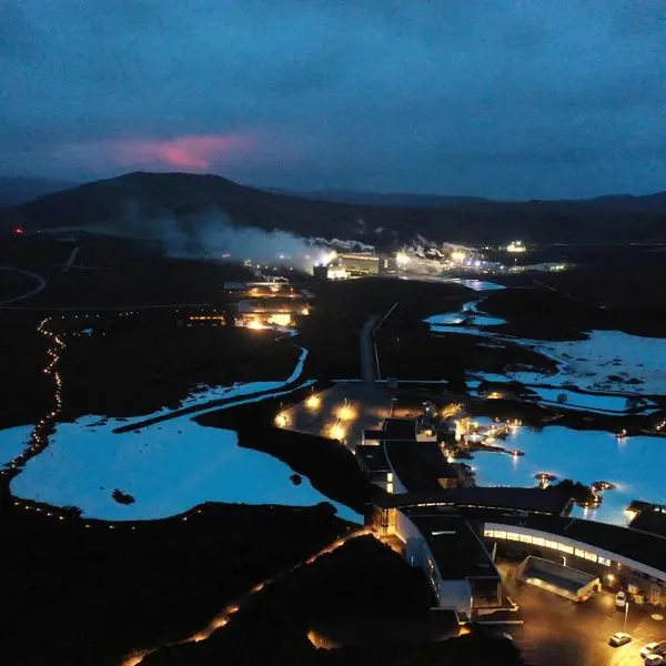 Iceland's iconic Blue Lagoon closes over eruption fears