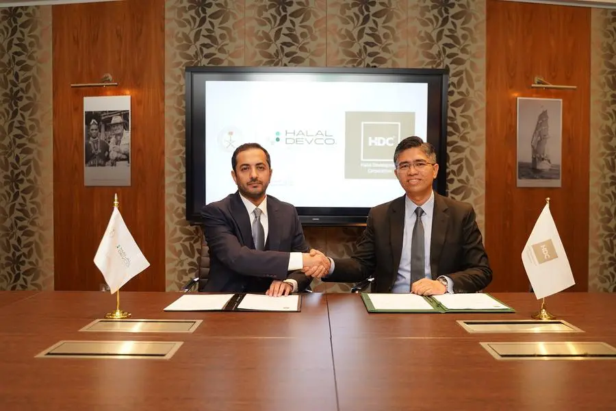 Fahad S. AlNuhait, CEO of Halal Products Development Company, and Hairol Ariffein Sahari, CEO of Halal Development Corporation Berhad. Image Courtesy: Halal Products Development Company