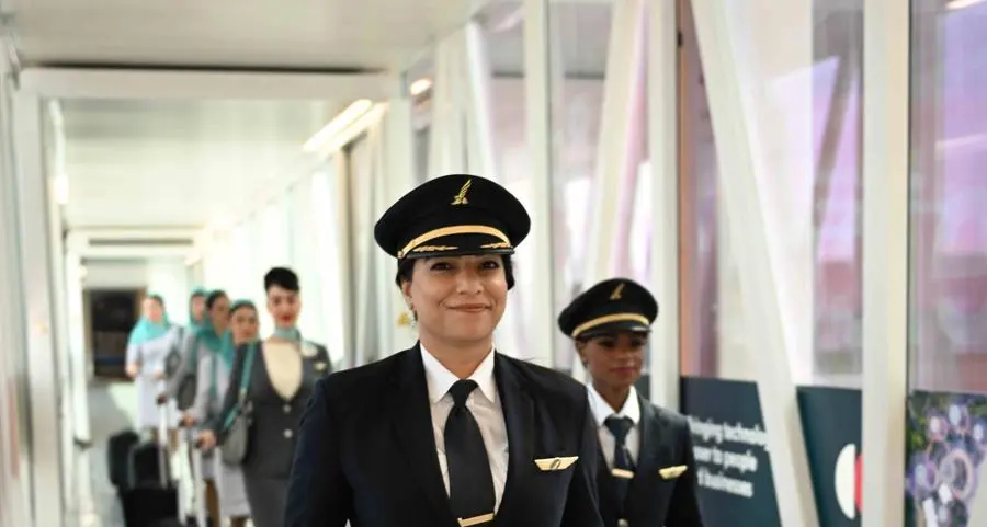 طيران الخليج تحتفل بيوم المرأة العالمي بتسيير رحلة بطاقم نسائي