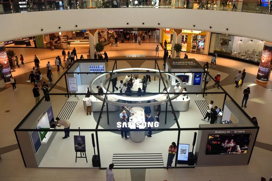 Samsung Gulf Electronics\\' interactive pop-up store at The Dubai Mall continues to attract crowds, offering an opportunity for Dubai residents and visitors to explore the groundbreaking features of Samsung\\'s first AI phone. Image courtesy: Samsung