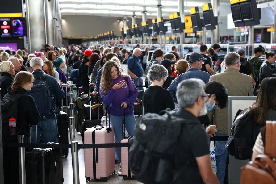 London's Heathrow airport caps departing passengers at 100,000 a day