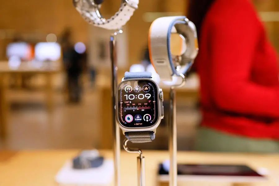 Apple wins watch ban pause in US patent feud