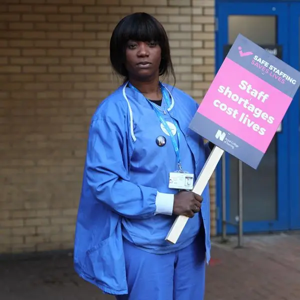 UK nurses stage new walkout over pay