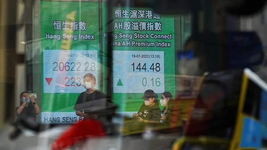 Asia stocks mixed as soaring dollar pauses