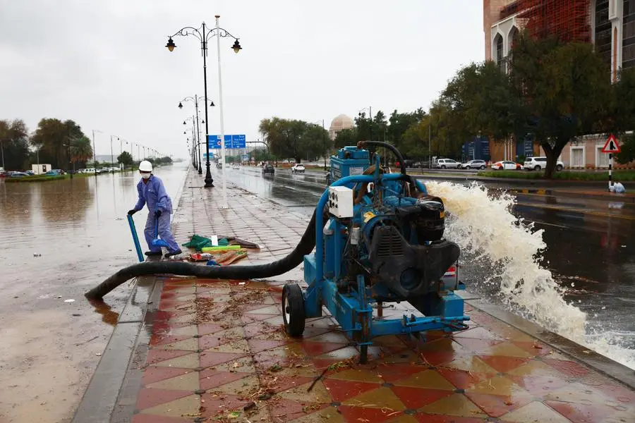 Oman sees rain, cold, and coastal waves