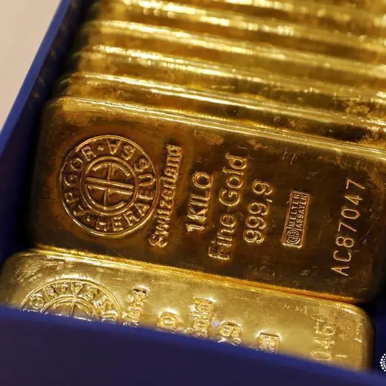 Gold heads for weekly fall as fewer Fed rate cut prospects weigh