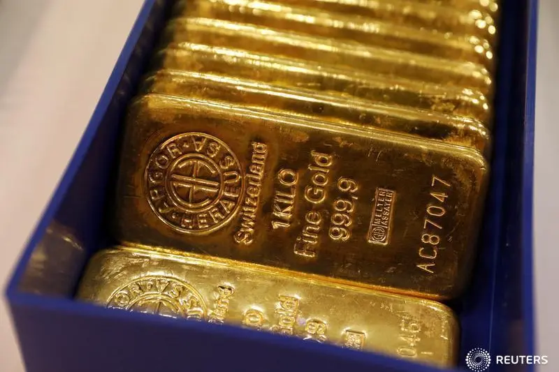 Gold heads for weekly fall as fewer Fed rate cut prospects weigh
