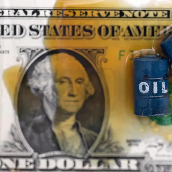 Oil falls 1% on strong US dollar, mixed supply cues