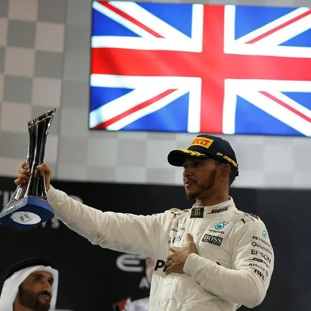 Hamilton says new Mercedes deal is close, no Ferrari talks