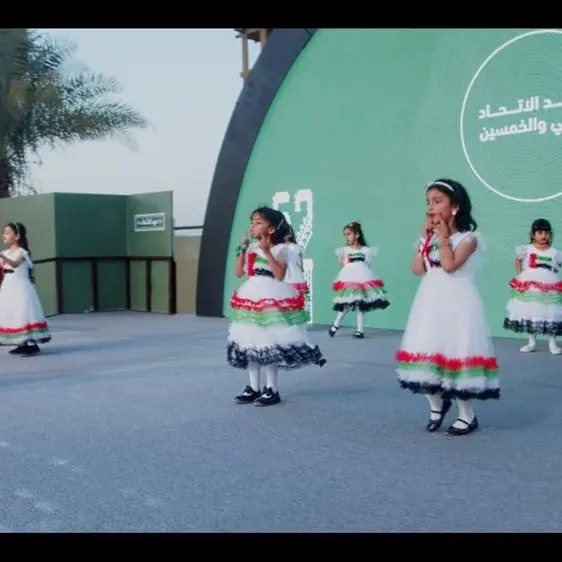 \"الحمرية\" تتزين لعيد الاتحاد الـ 52