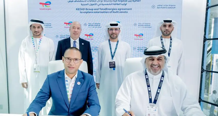 تعاون بين مجموعة موانئ أبوظبي وتوتال للطاقات لاستطلاع الفرص في قطاع الطاقة الشمسية الموزعة