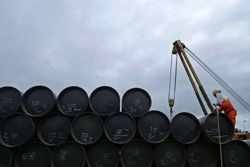 أسعار النفط تتراجع مع تنامي المخاوف بشأن الطلب