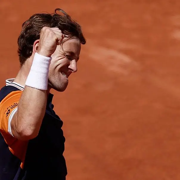 Ruud rumbles into French Open quarter-finals