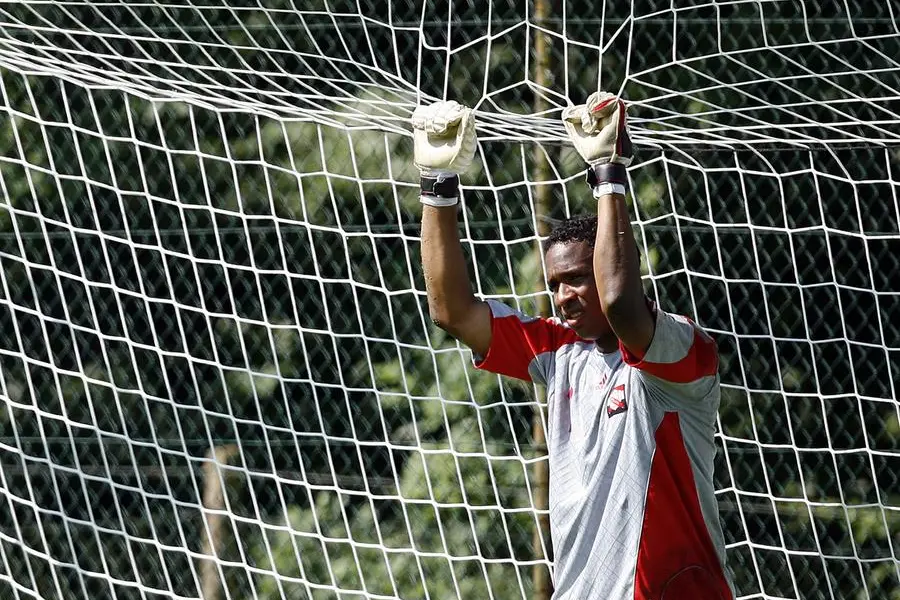 Trinidad and Tobago\\'s goalkeeper Shaka Hislop holds the net during a training session at \" In der Ahe \" stadium in Rotenburg, northern Germany, 18 June 2006. Trinidad & Tobago will face Paraguay on 20 of June for their last game in the first round of group B for the 2006 World Cup. AFP PHOTO / Aris Messinis (Photo by ARIS MESSINIS / AFP)