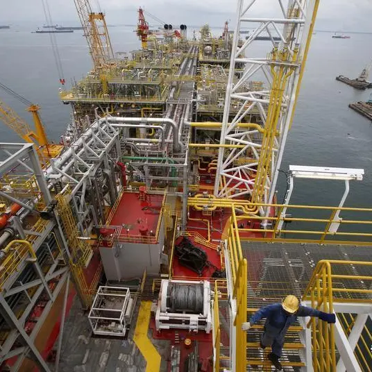 Singapore fuel oil stockpiles slip to 3-week lows