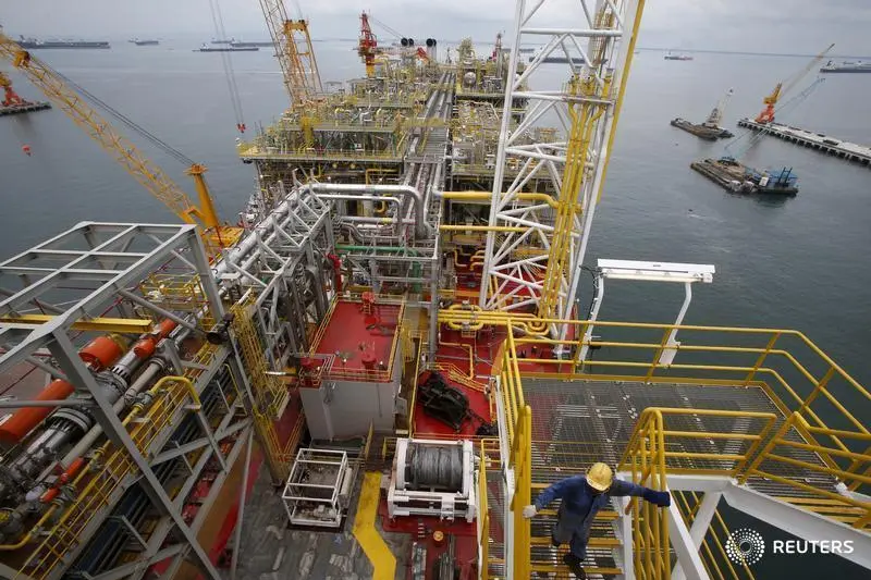 Singapore fuel oil stockpiles at four-week highs