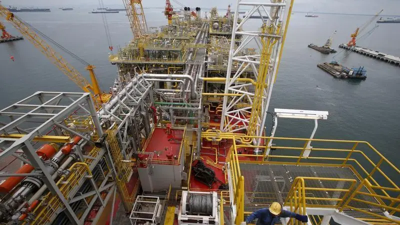 Singapore fuel oil stockpiles climb on strong Mideast imports